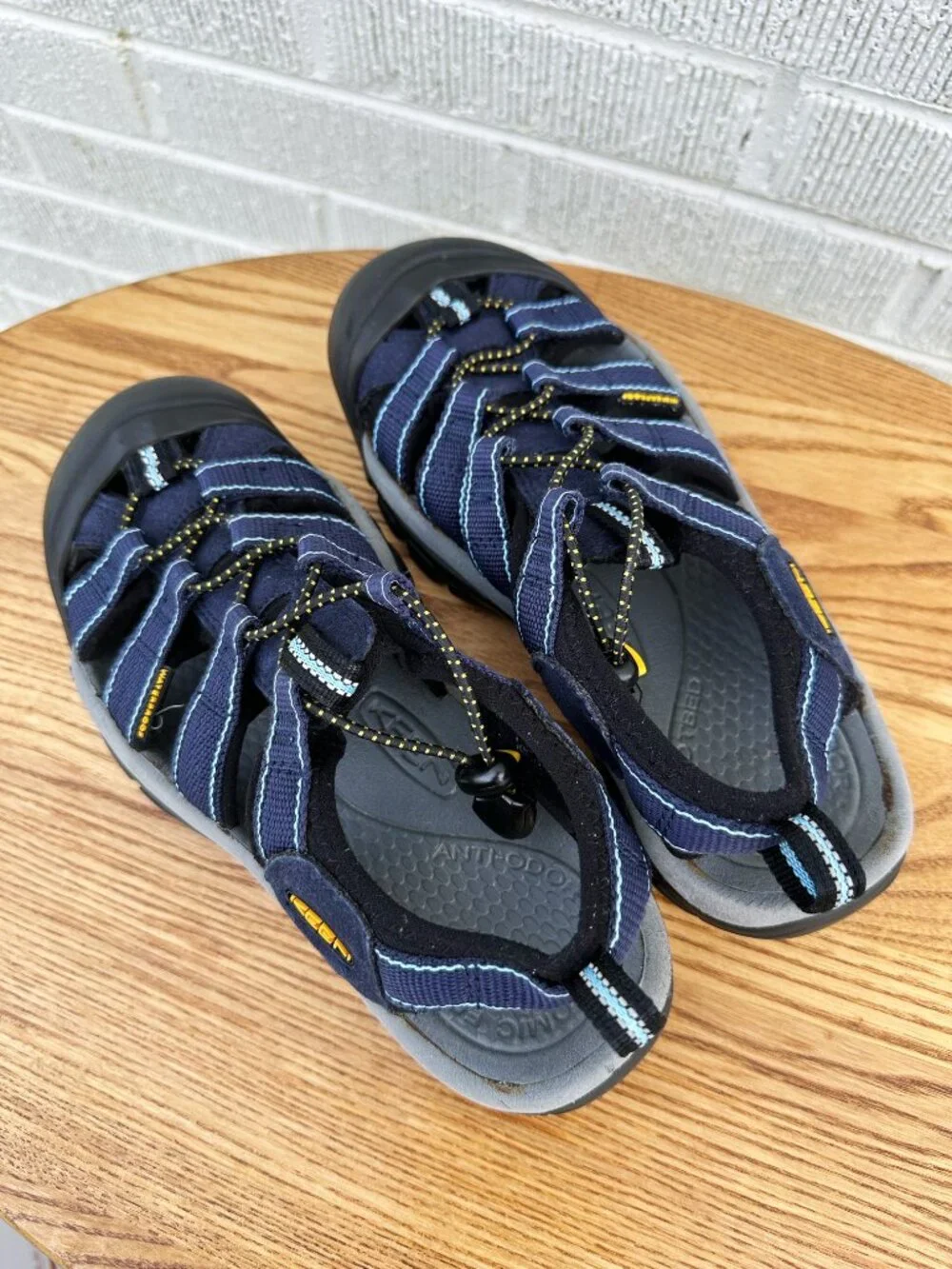 KEEN Men's Newport H2 Closed Toe Water Sandal Size 7 VERY GOOD